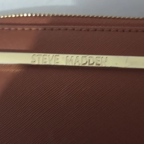 Steve Madden Tan Wallet with Gold Detail - Picture 2 of 9